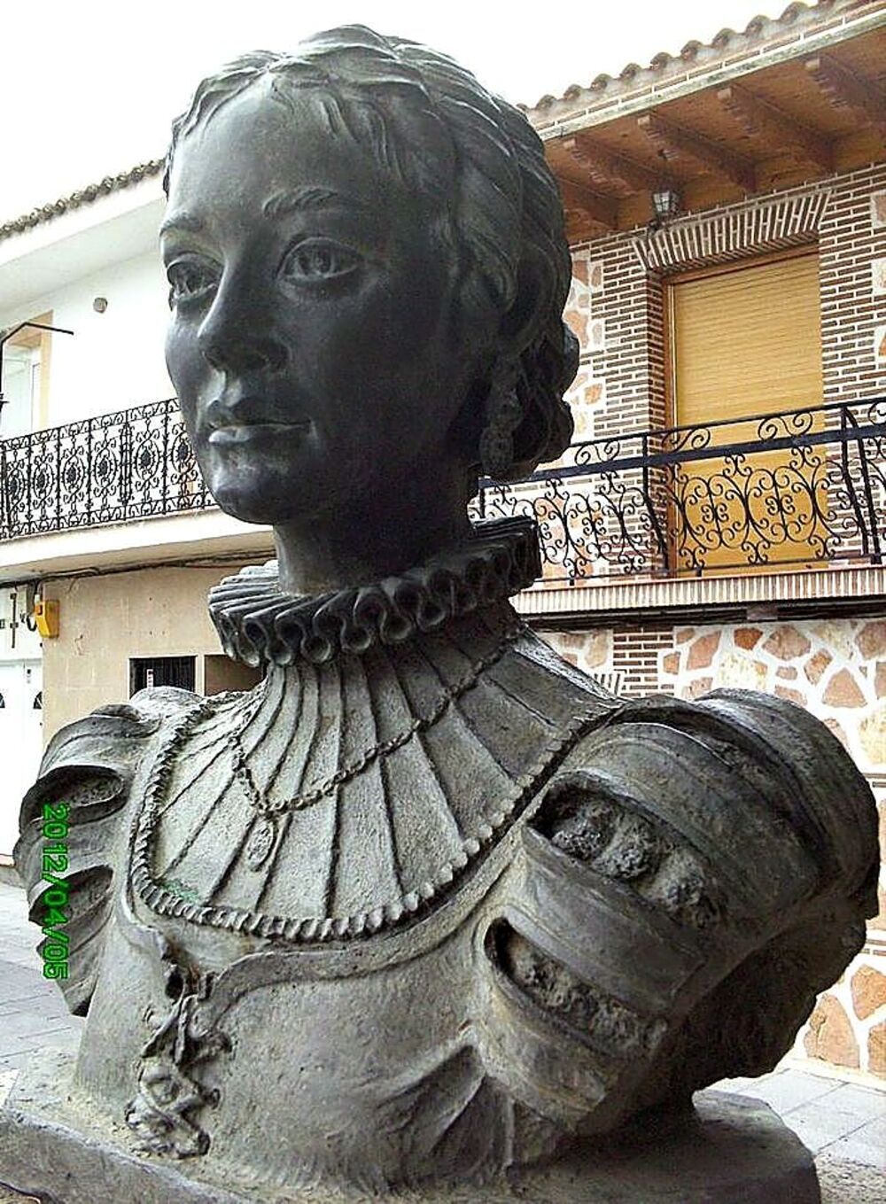 Escultura de Catalina de Palacios, esposa de Cervantes, en Esquivias (Toledo).