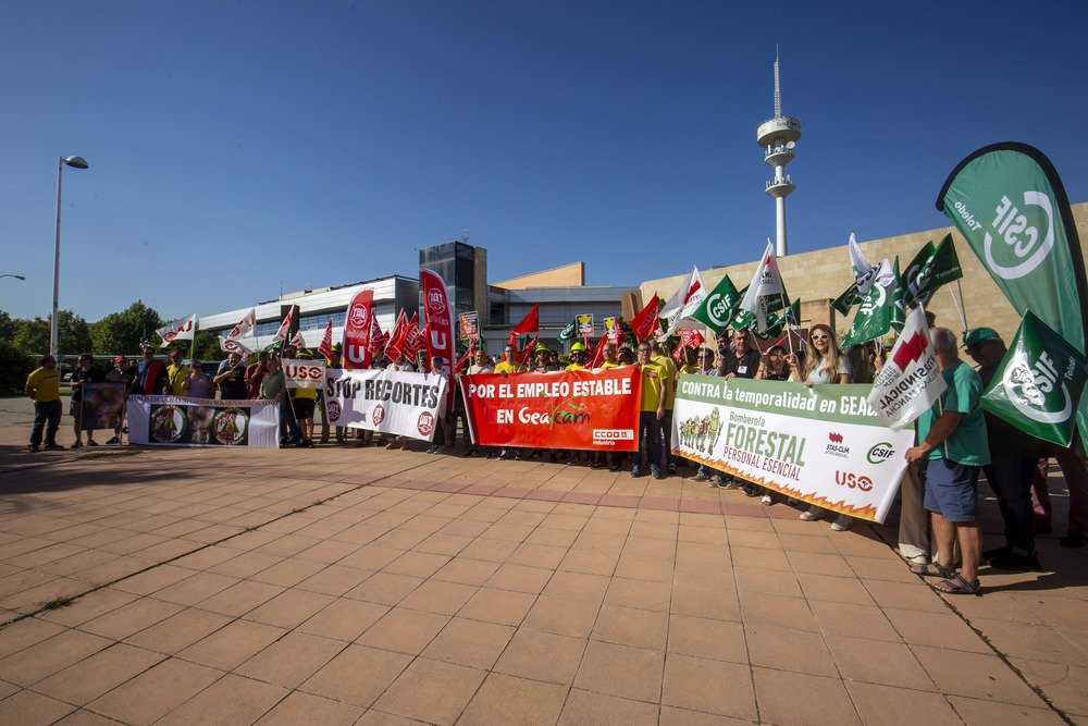 La protesta tuvo lugar a las puertas de la Consejería de Desarrollo Sostenible. 