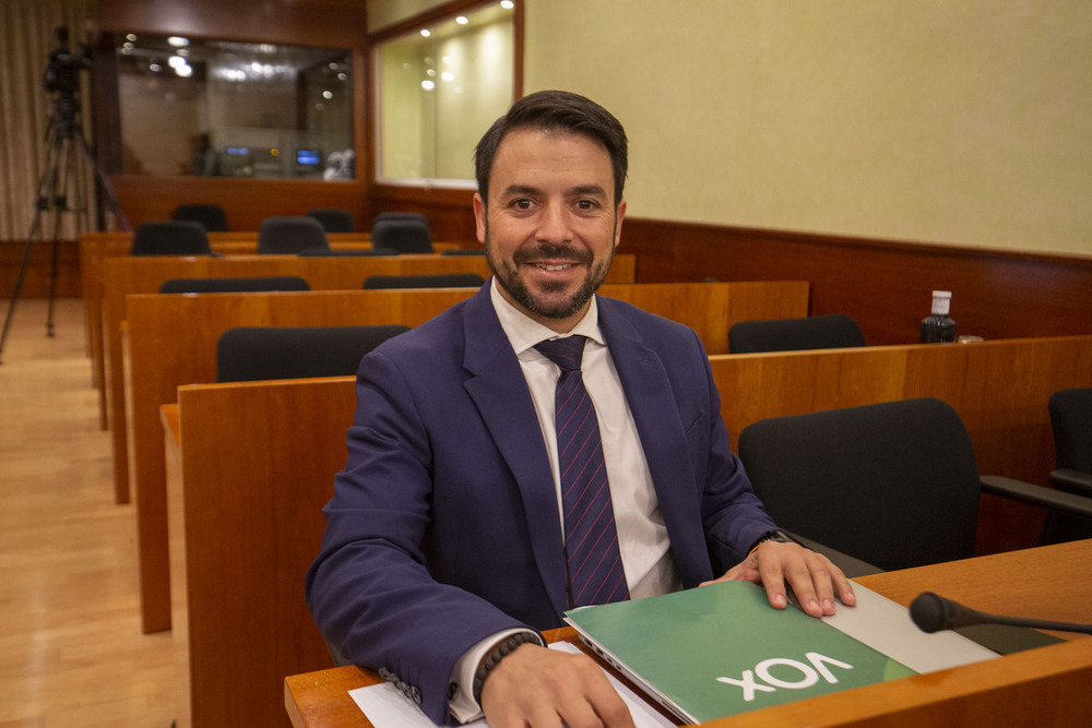 Iván Sánchez es el portavoz de Vox en las Cortes