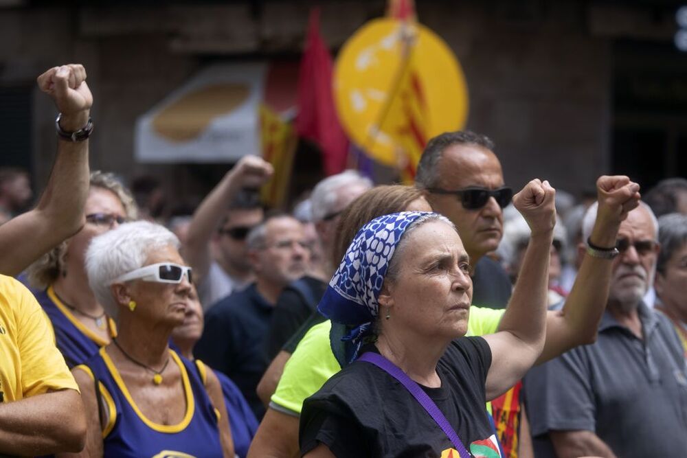 Acto de grupos independentistas en el Fossar de les Moreres  / MARTA PÉREZ