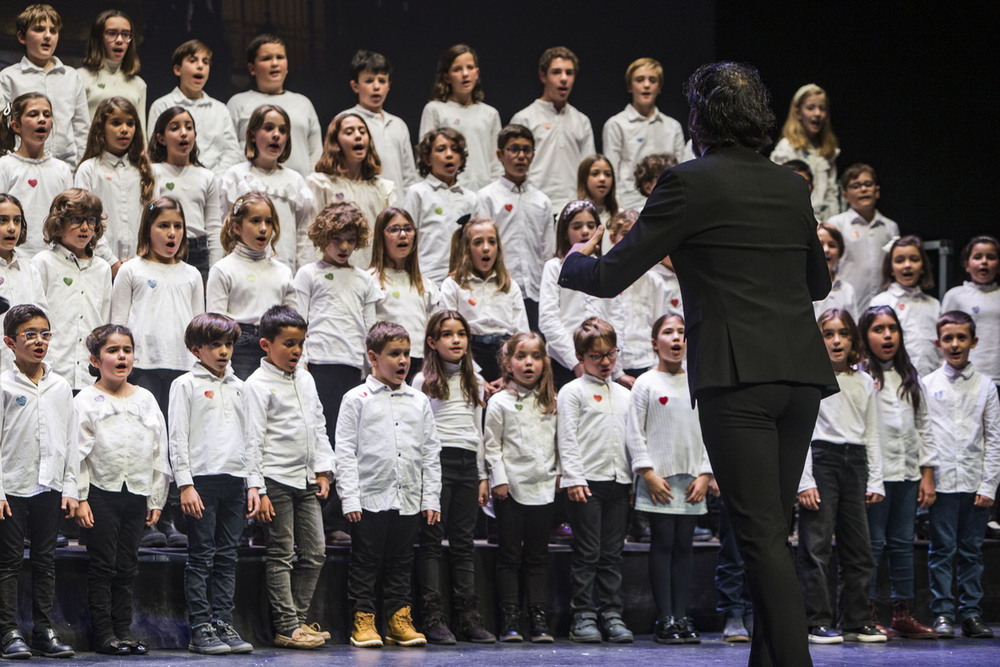 Pregón de Navidad en el que participan los Alumnos de la Escuela Municipal de Música ‘Diego Ortiz’, en el Teatro de Rojas.