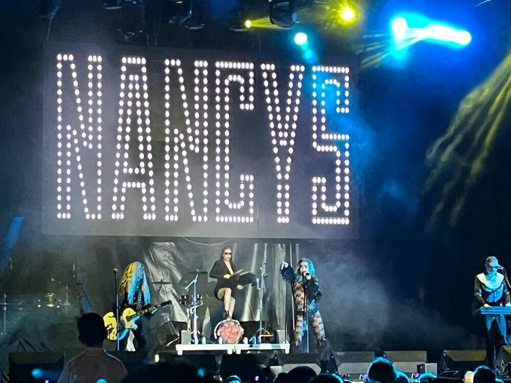 Nancys Rubias actuaron en el escenario principal del recinto ferial de La Peraleda.