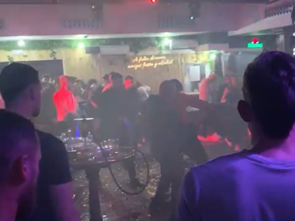 Tres jóvenes heridos en una pelea de discoteca