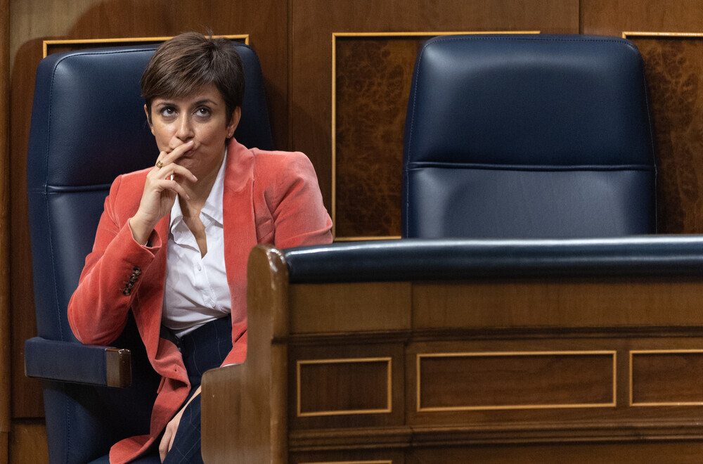 La ministra Portavoz, Isabel Rodríguez, durante una sesión plenaria, en el Congreso de los Diputados.