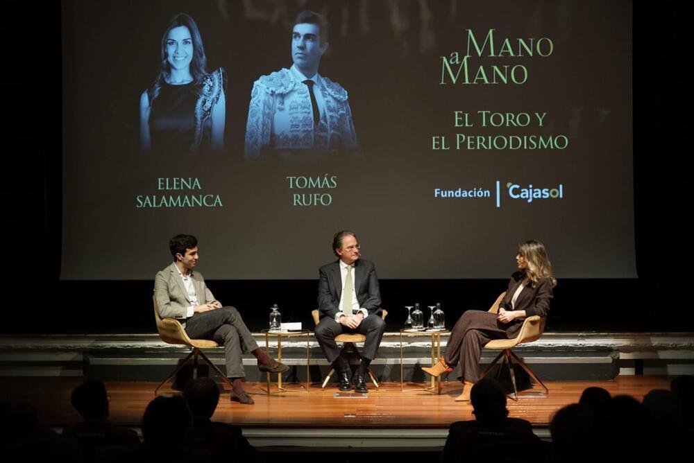 El periodista José Enrique Moreno también habló de esa cultura taurina que sólo se adquiere de los mejores aficionados y profesionales. 