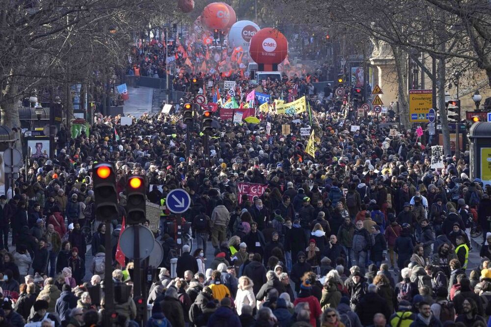 Continuano proteste e scioperi in tutta Francia contro la riforma delle pensioni