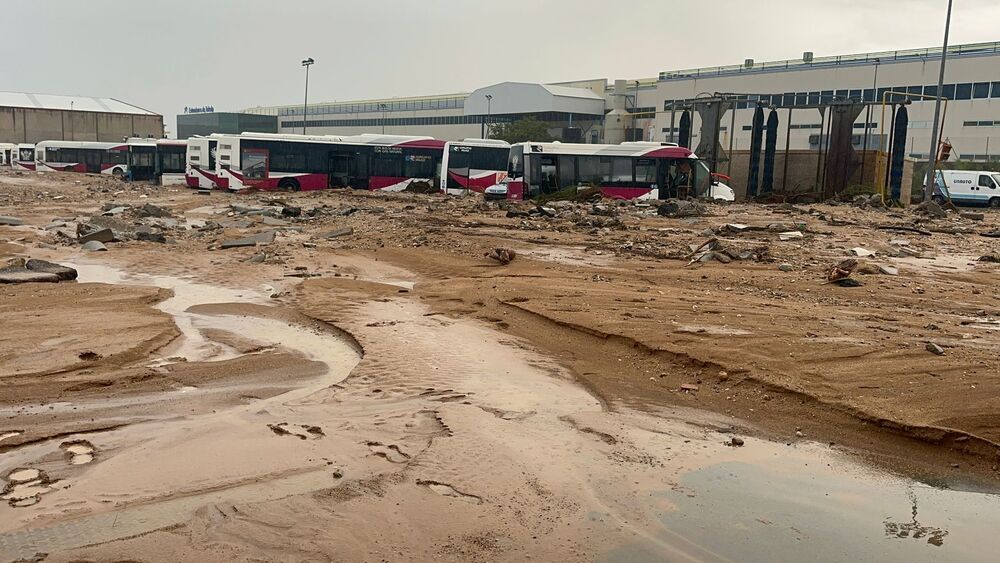 La zona final del polígono, entre las peores de la Dana