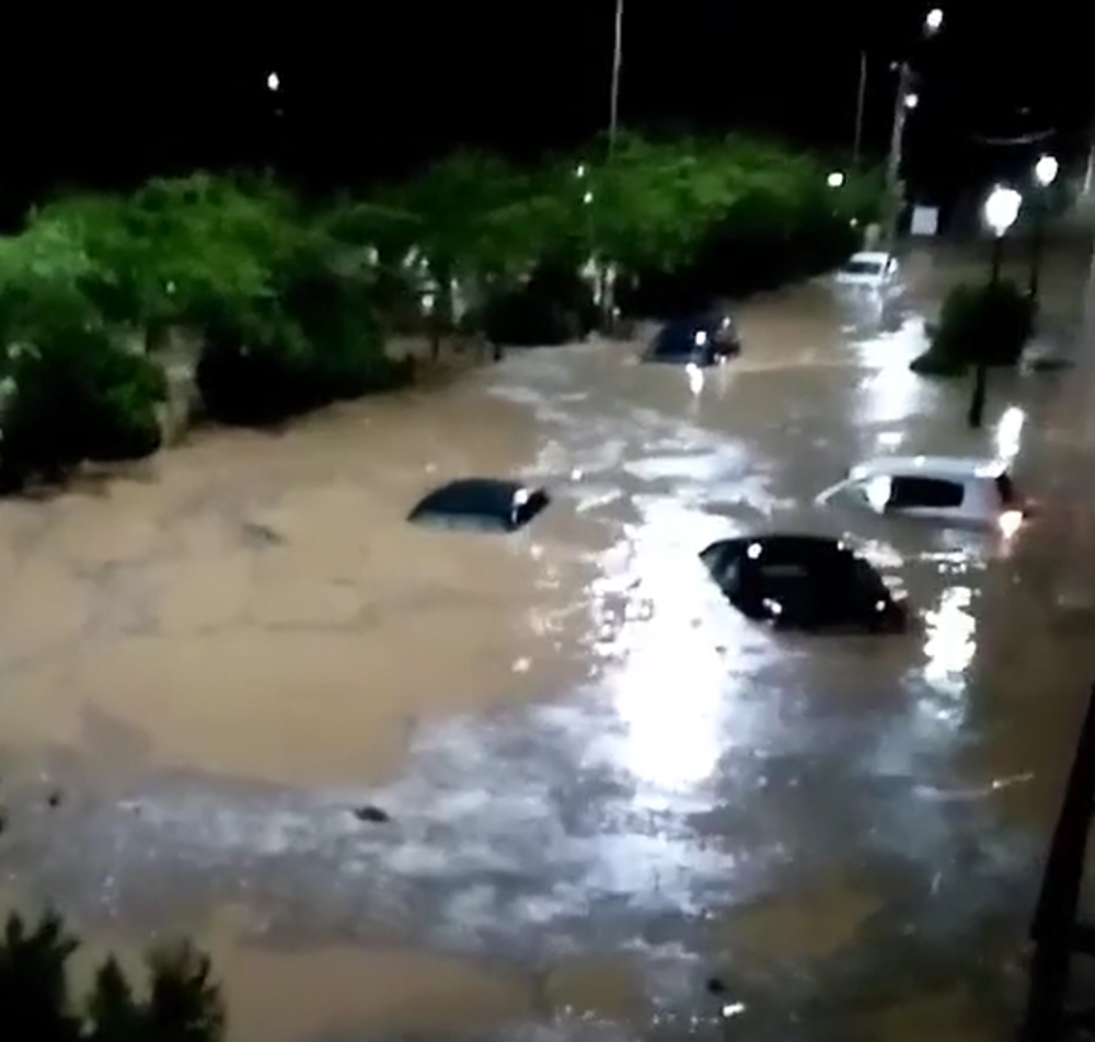 Inundación de vehículos en Camarena por la DANA