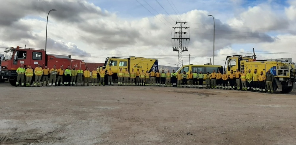 CLM envía 40 efectivos para combatir el incendio en Montixelvo