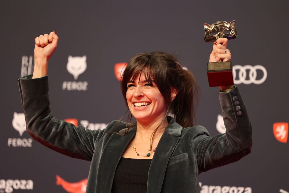 La creadora y directora Marta Longás posa en el photocall tras recibir el premio a 'Mejor trailer' por ‘Cerditas’  / FABIÁN SIMÓN