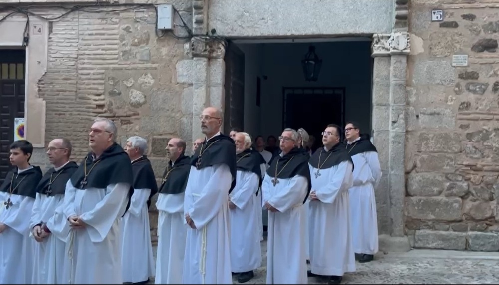 Viacrucis y nuevos Caballeros Penitentes de Cristo Redentor