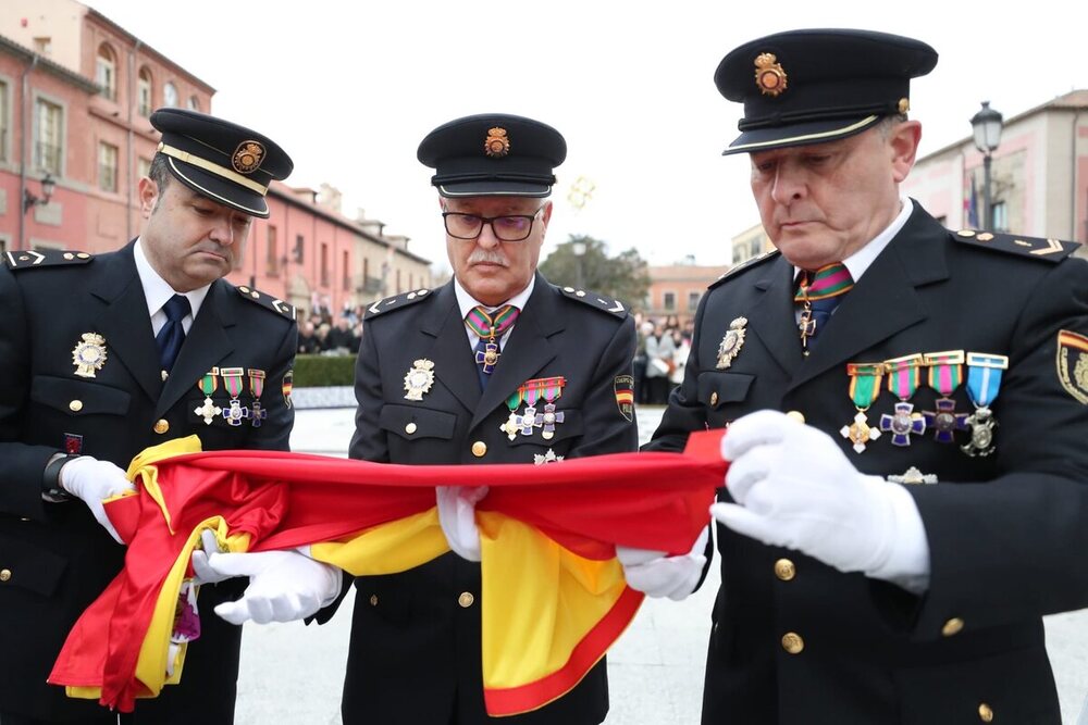 Gregorio ensalza dos siglos de éxitos de la Policía Nacional