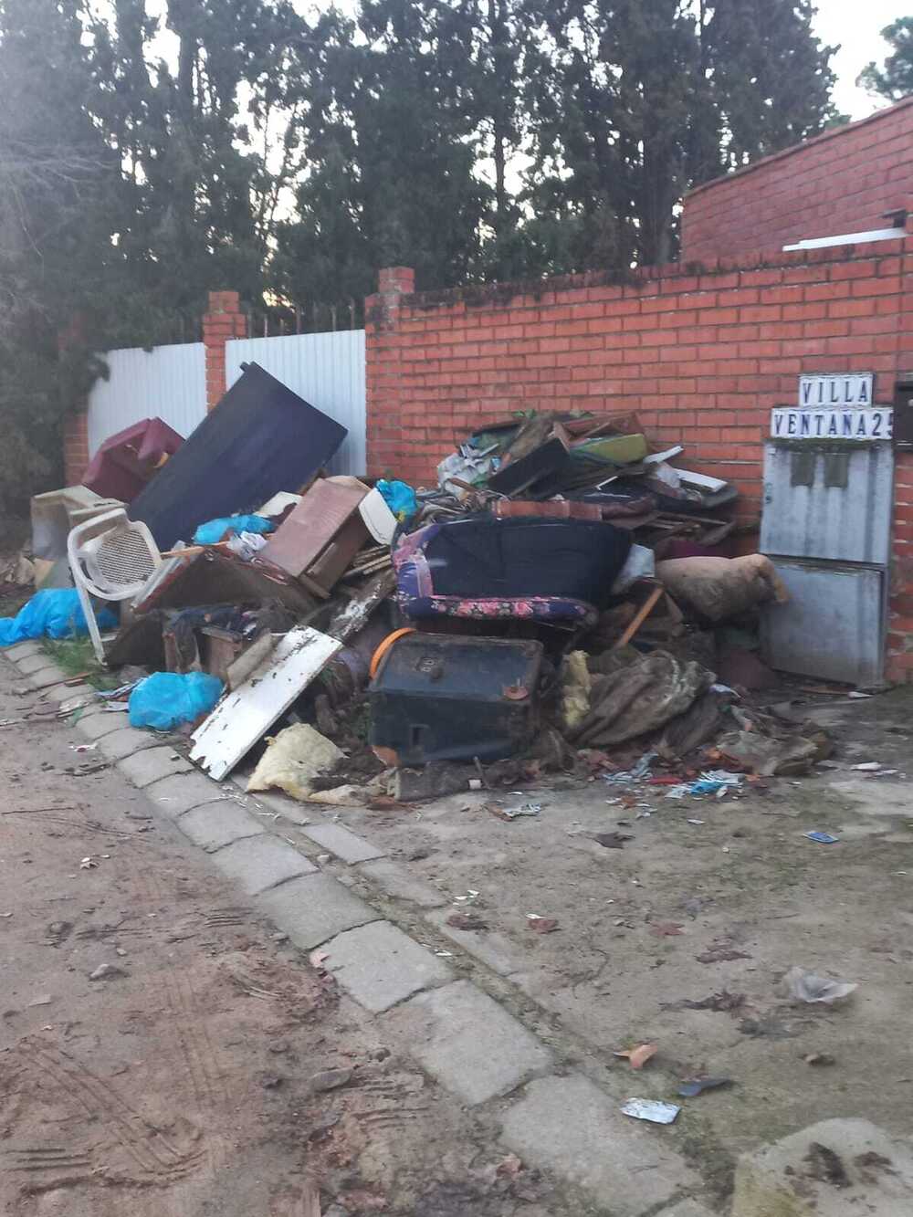 Inquietud vecinal por las toneladas de basura abandonada