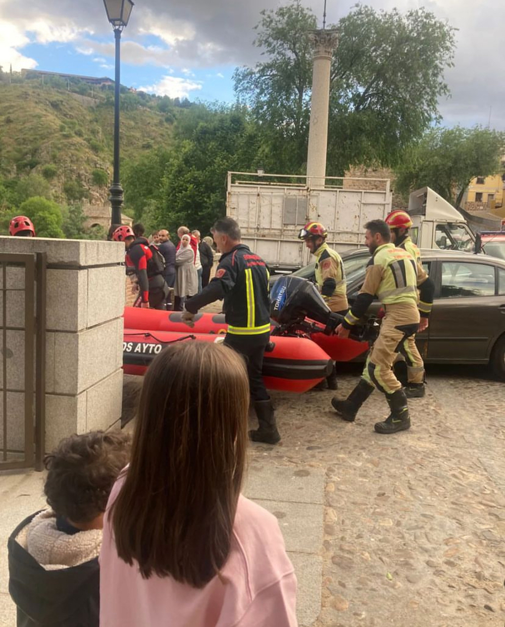 Rescatan a un hombre en Safont tras caer al río