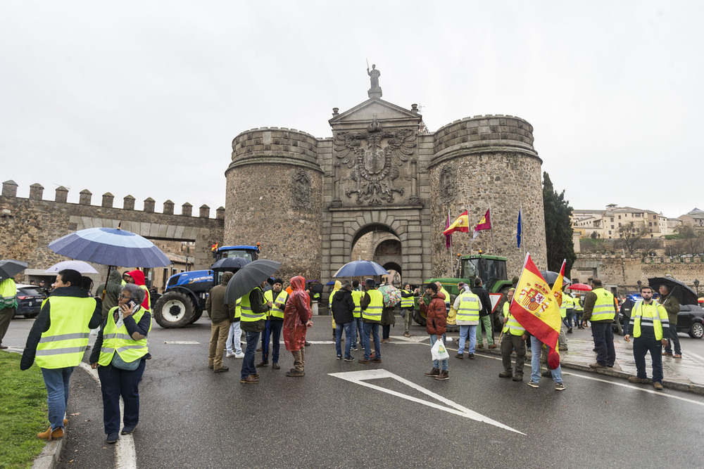 La tractorada colapsa las salidas de Toledo en hora punta