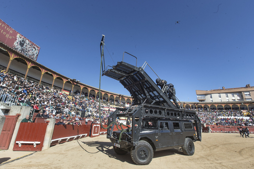 La Policía Nacional exhibe sus unidades en la Plaza de Toros