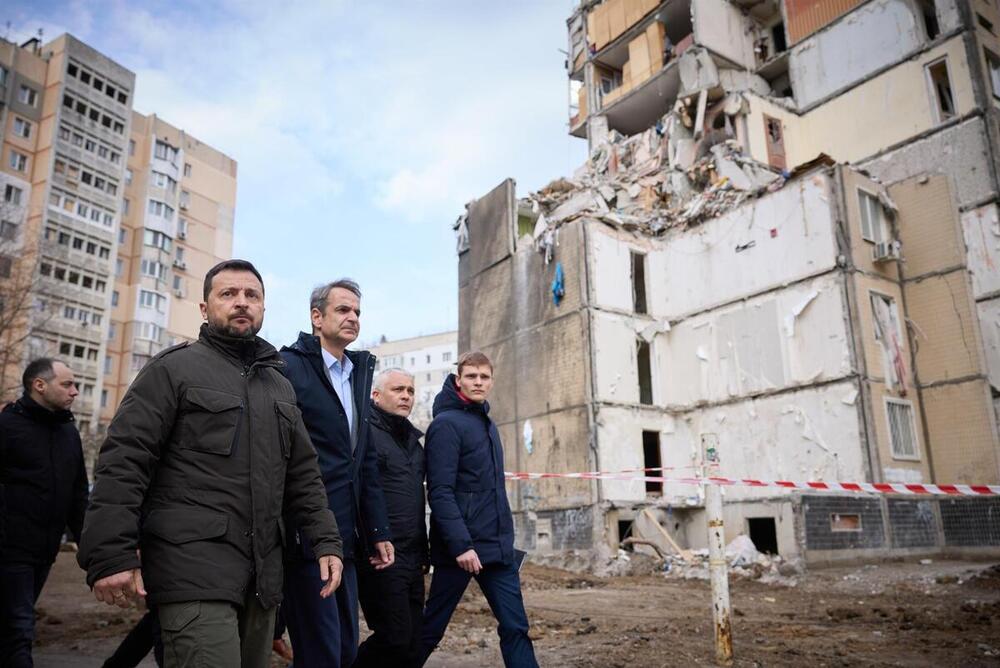 El presidente de Ucrania, Volodimir Zelenski, y el primer ministro de Grecia, Kyriakos Mitsotakis