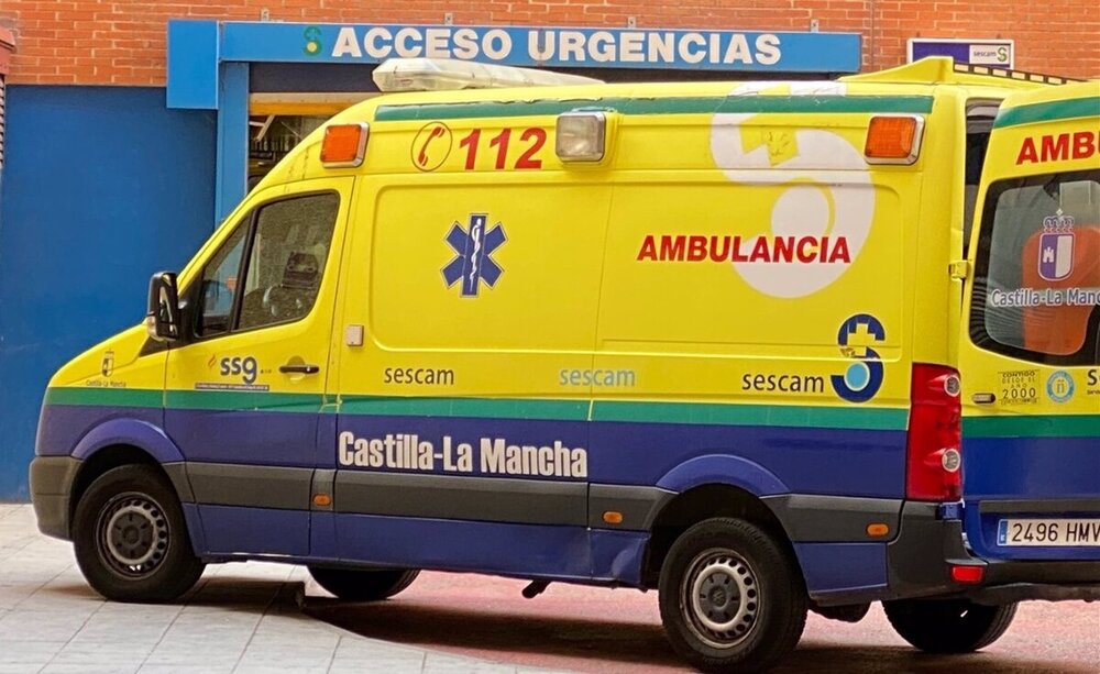 Cuatro heridos en un choque entre una ambulancia y un turismo