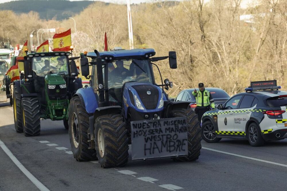 Miles de agricultores recorren Madrid exigiendo apoyo y respeto