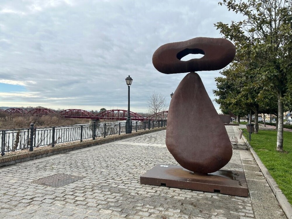 'Esculturas monumentales' al aire libre y junto al Tajo