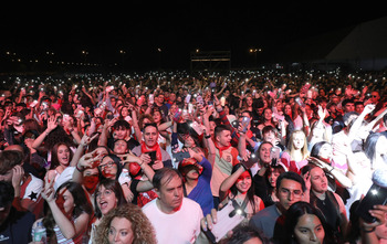 Miles de personas vibran con el concierto de 'LOS40 Pop'