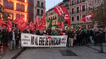 Los sindicatos protestan contra el ERE de Unicaja