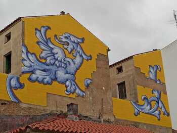 El mural de San Miguel ha perdido numerosos azulejos