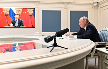 Xi y Putin escenifican su alianza y renuevan su amistad