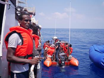 Desaparecen al menos 43 migrantes cerca de la costa de Túnez