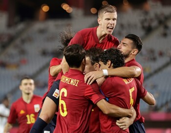 Rafa Mir lleva a España a semifinales