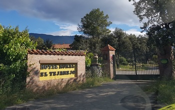 Subastan un hotel rural de La Iglesuela a un euro de salida