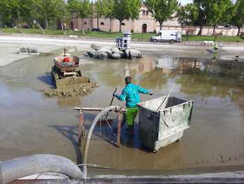 El Ayuntamiento vacía el lago de la Alameda para su limpieza