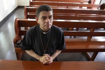 La Policía de Nicaragua arresta al obispo Rolando Álvarez