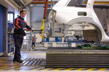 La fabricación de vehículos en España cae un 12,9% en febrero