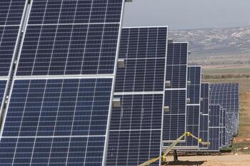 La Real Academia, inquieta por 2 anteproyectos fotovoltaicos