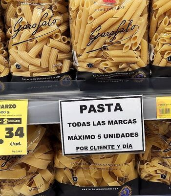 Supermercados locales limitan la compra de harina y pasta