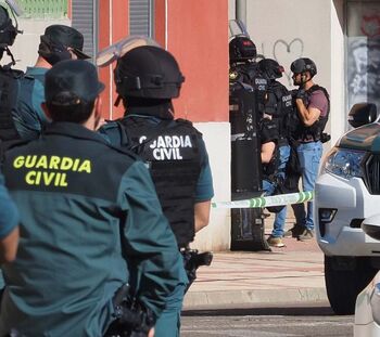 Mata a un vecino y se atrinchera con un rehén en Valladolid
