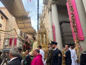 La Custodia vuelve a la Catedral tras dos horas de procesión