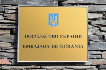 La Embajada de Ucrania en Madrid recibe un paquete con sangre