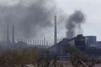 Rusia vuelve a atacar la acería de Azovstal
