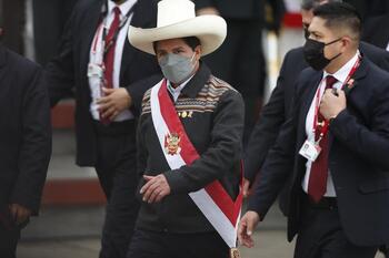 A debate la moción de destitución del presidente peruano