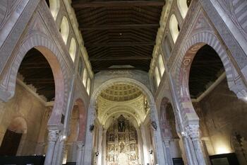 San Román, contemporánea a la Catedral, y tan distinta