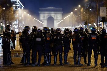 Casi 100 detenidos en los 'convoyes de la libertad' de París