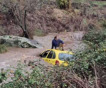 San Martín de Pusa: Rescatado tras arrastrar el agua su coche
