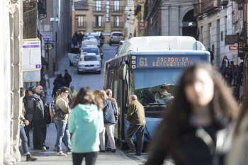 Sin autobuses gratis hasta los 18 por razones presupuestarias
