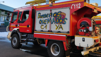 Pintadas en los camiones de los bomberos para exigir mejoras