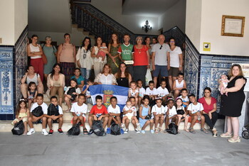 La alcaldesa de Talavera recibe a los niños saharauis