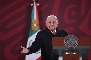 México propone pausar las relaciones con España