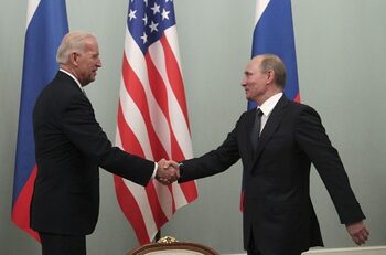 Moscú no descarta un posible encuentro entre Biden y Putin