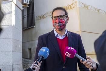 El PSOE pide dimisiones por las 'fake news' del PP
